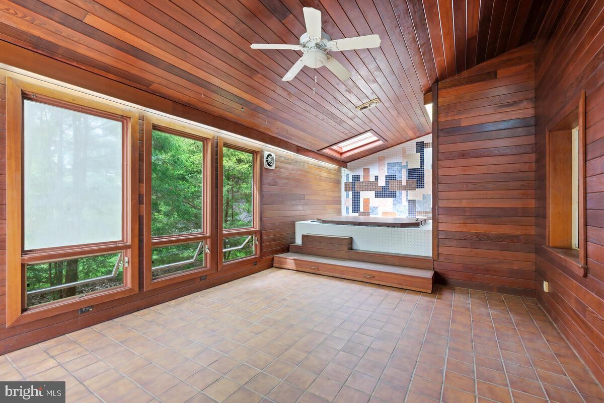 LUXMANOR - Residential