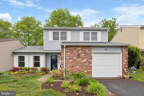 35 KING CHARLES LANE NEWTOWN PA 18940