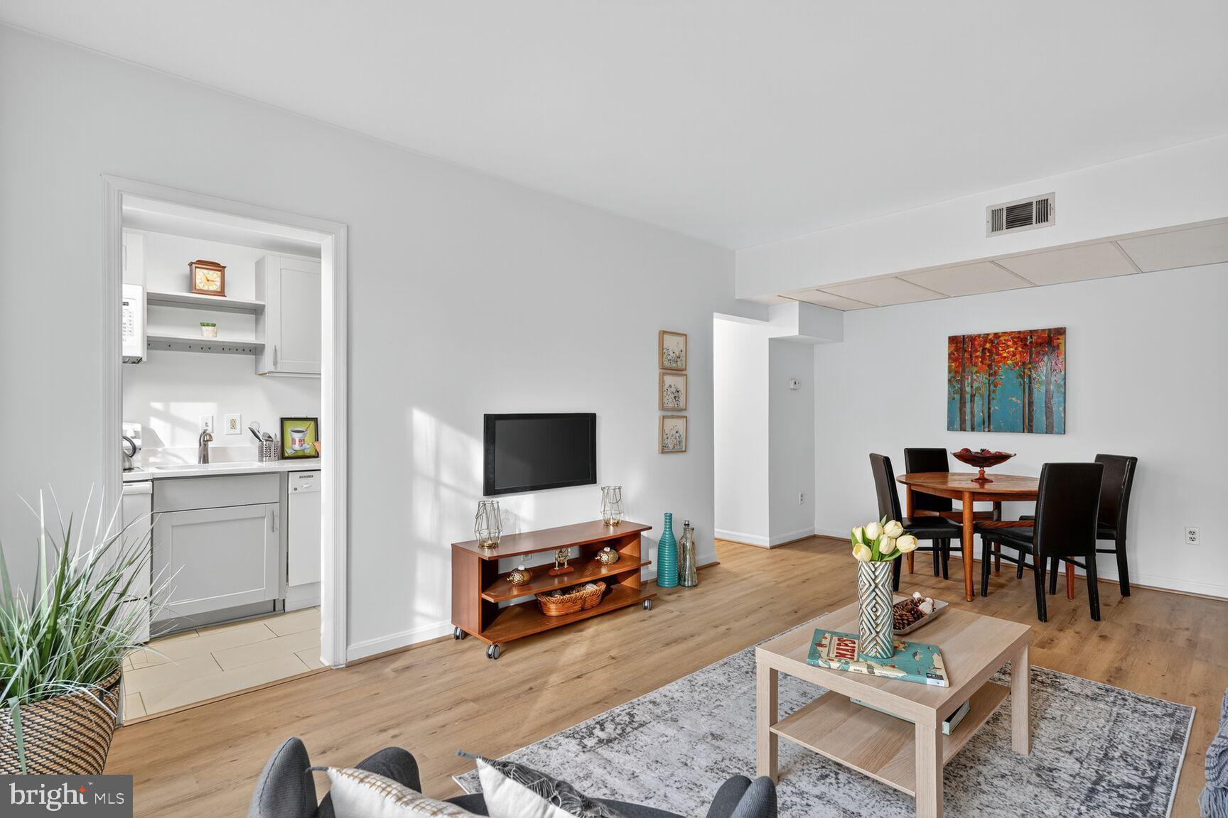 1729 N QUEENS LANE N 1-116