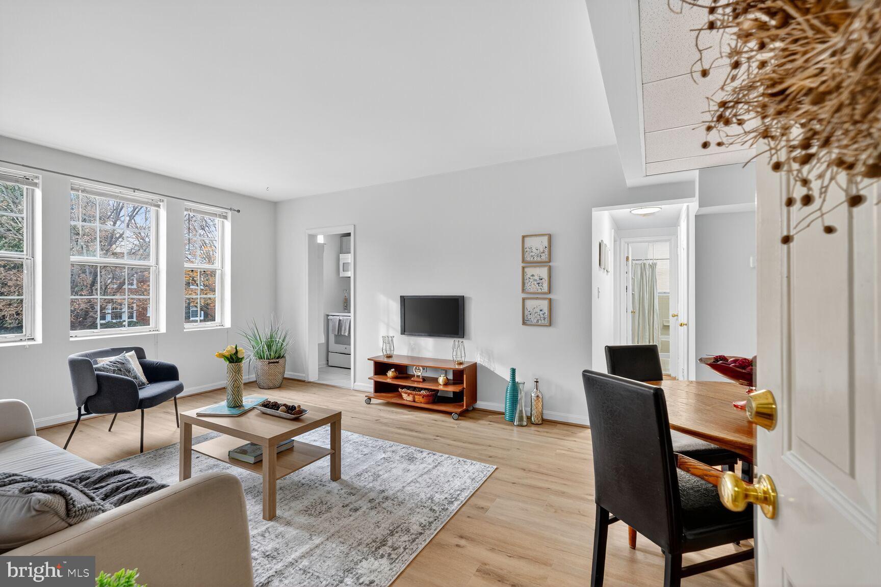 1729 N QUEENS LANE N 1-116