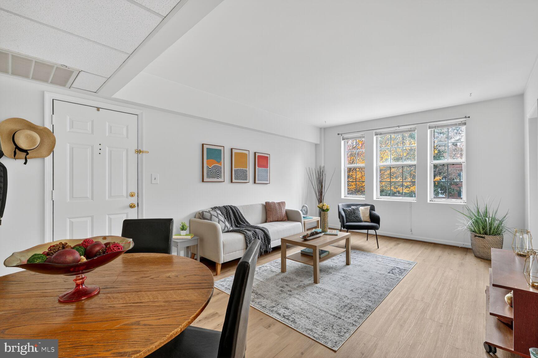 1729 N QUEENS LANE N 1-116