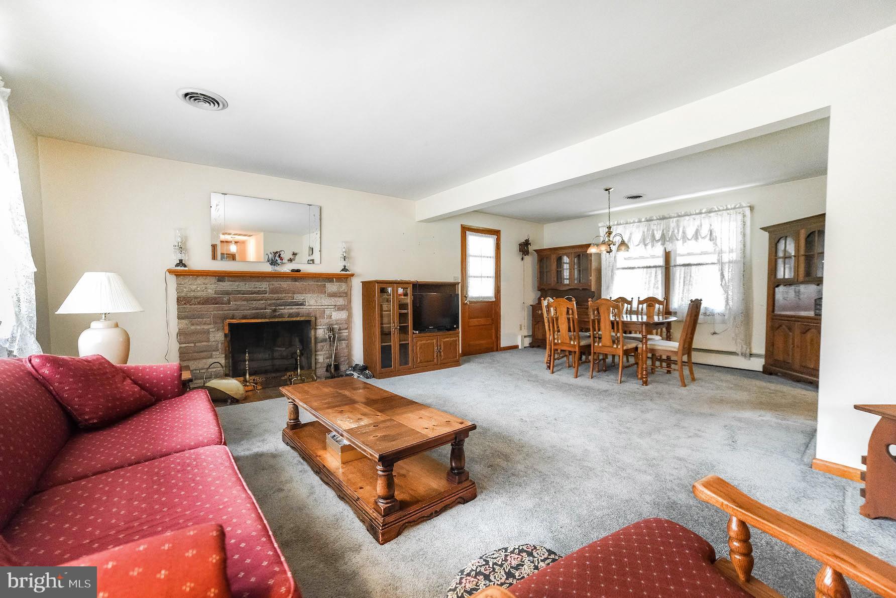 SOUTH HAMPTON - Residential