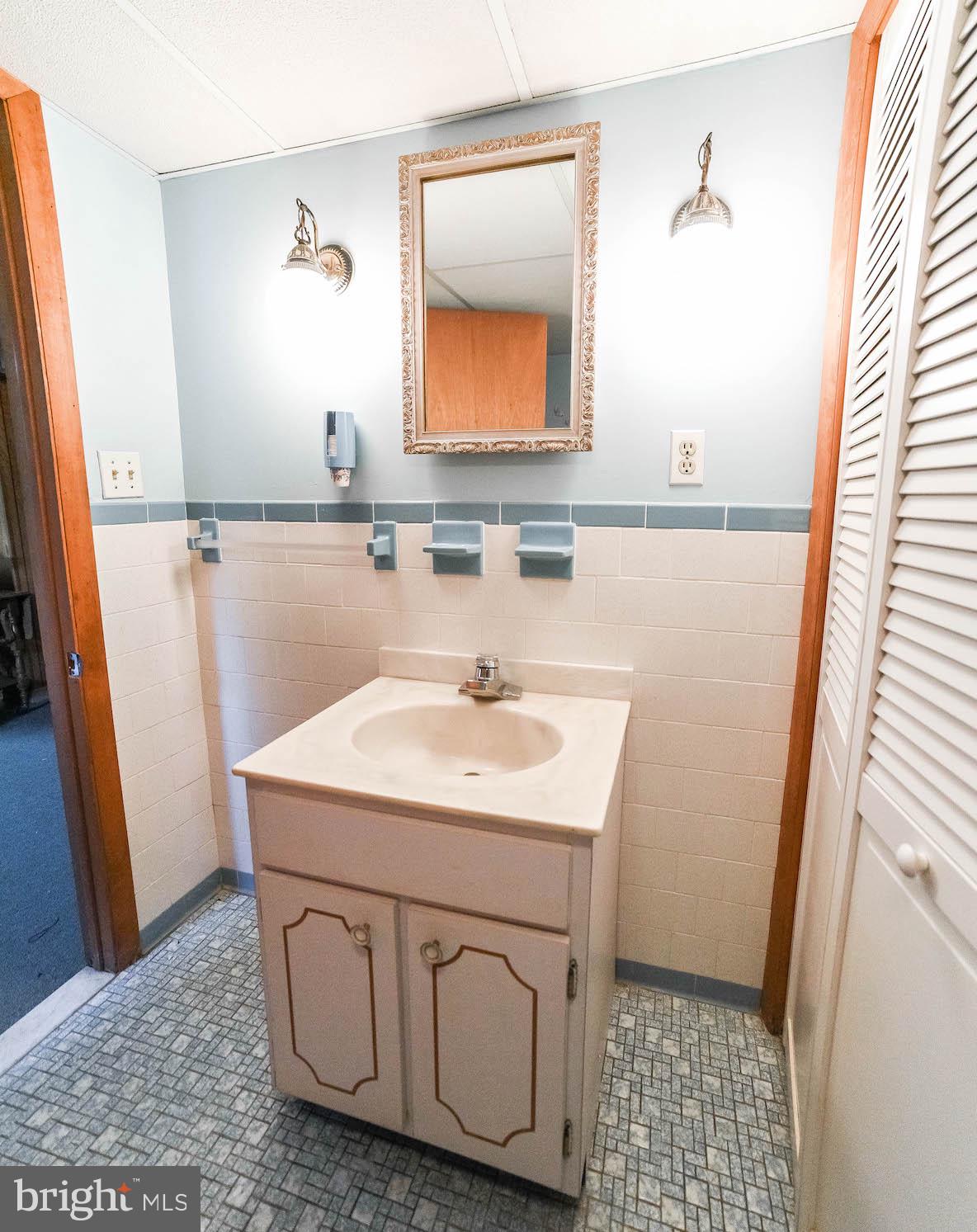 SOUTH HAMPTON - Residential