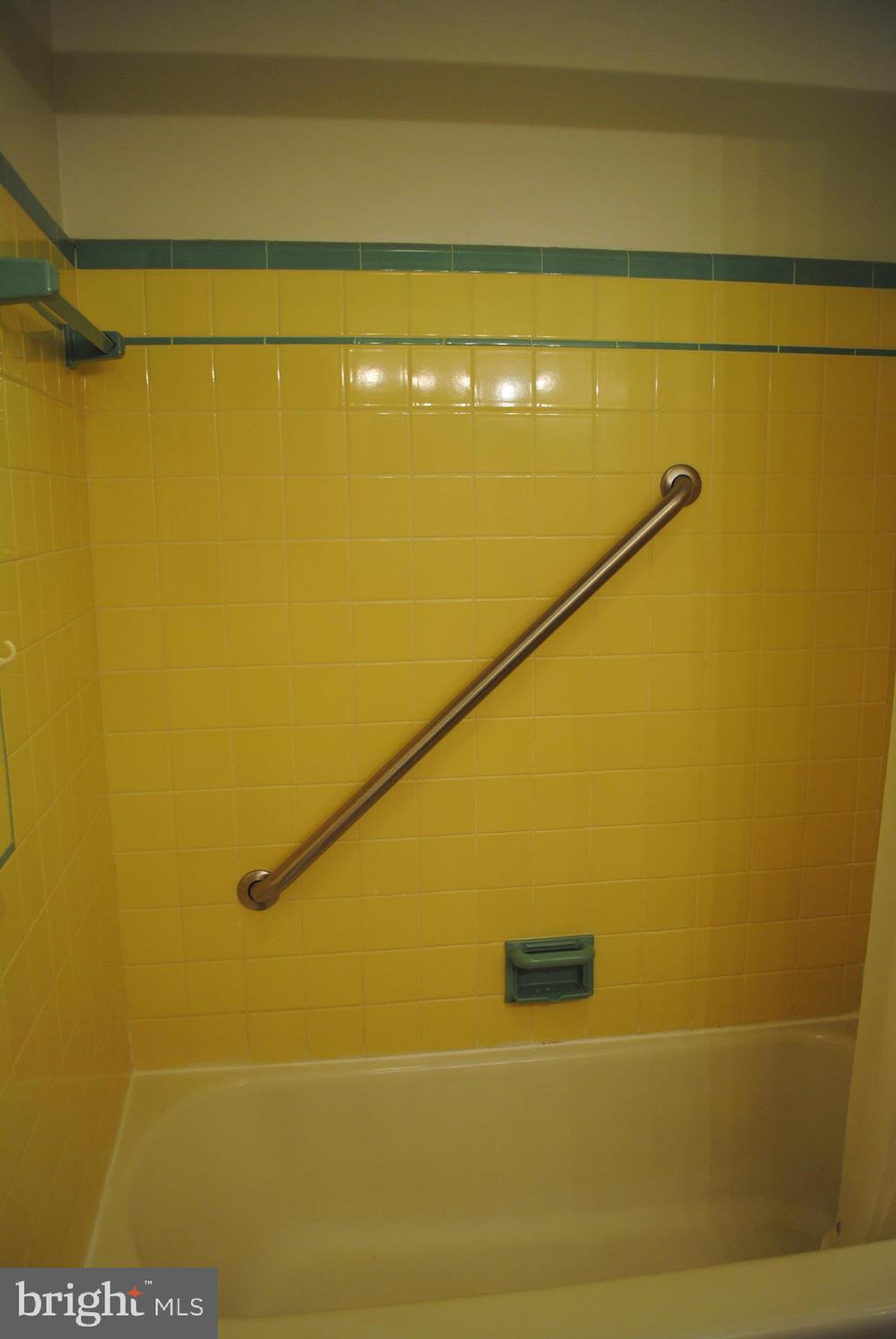 SOUTH HAMPTON - Residential