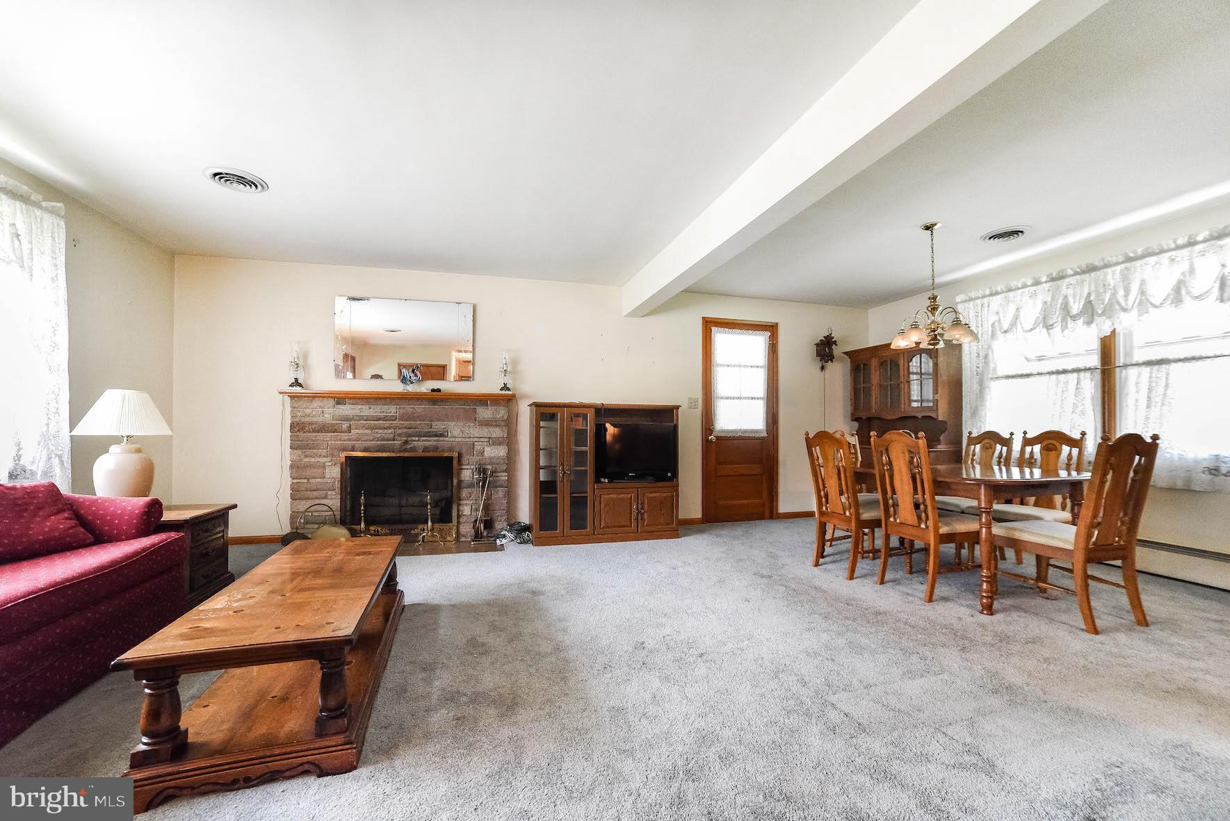 SOUTH HAMPTON - Residential