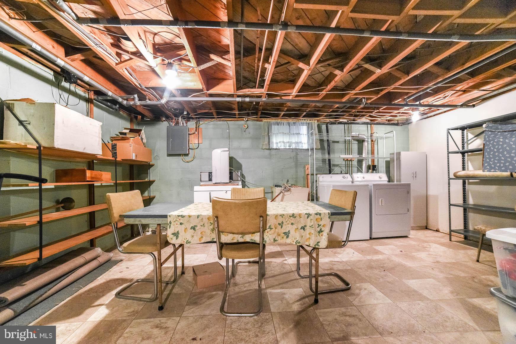 SOUTH HAMPTON - Residential