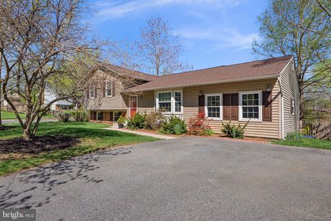 Photo of 8505 Calypso Lane, GAITHERSBURG, MD 20879 (MLS # MDMC2222546)