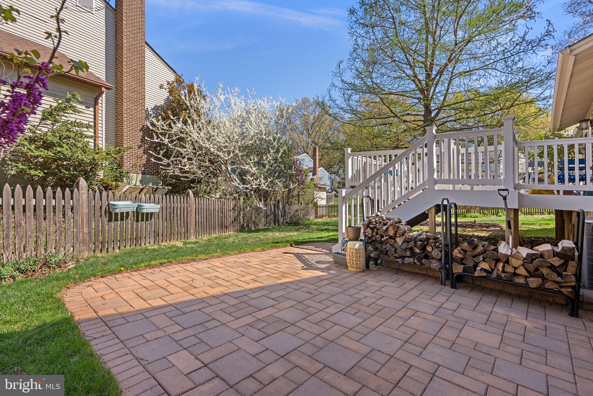 FLOWER HILL - Residential