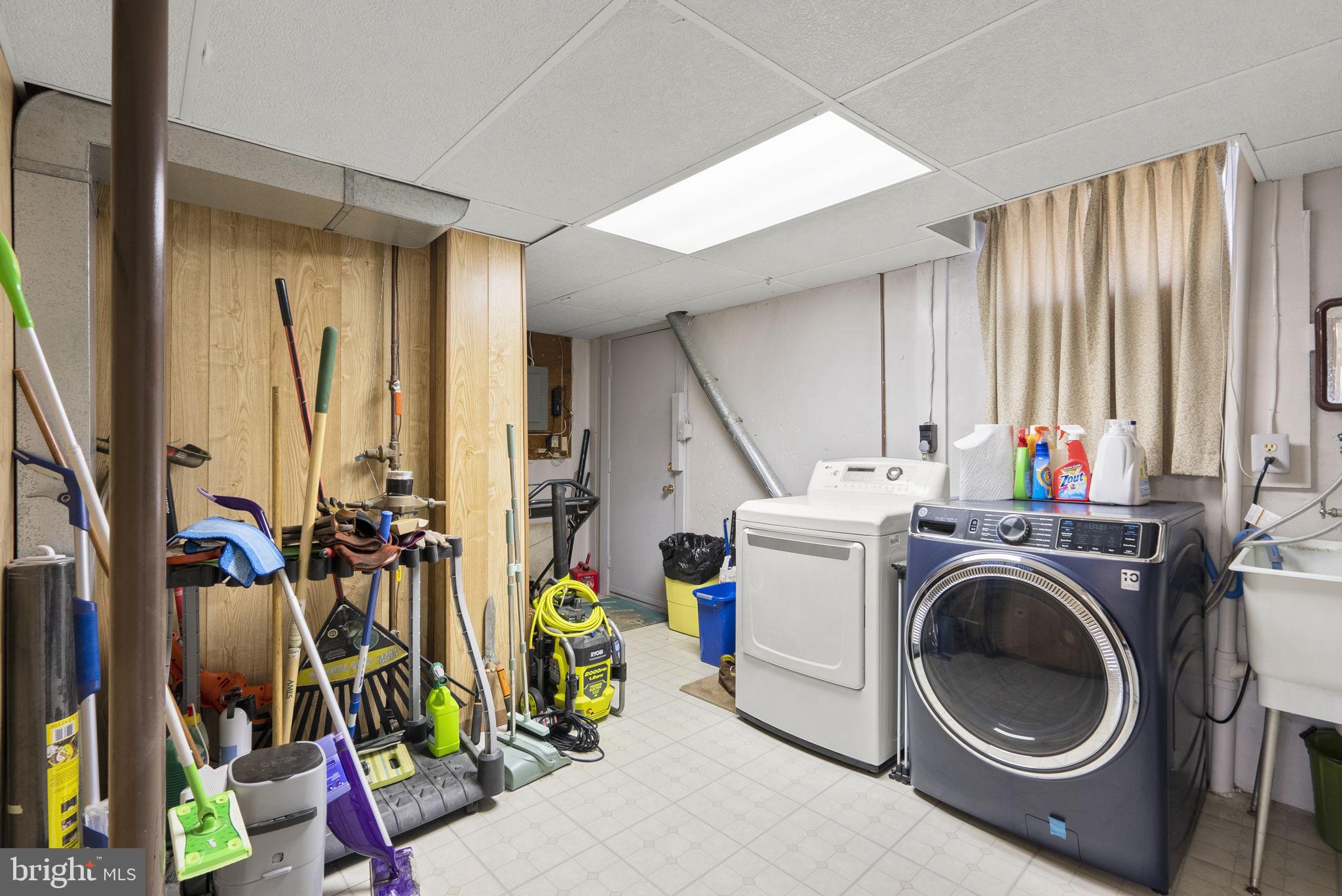 FLOWER HILL - Residential