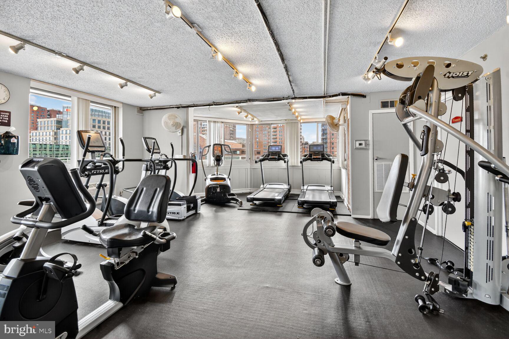 WESTVIEW AT BALLSTON METRO - Residential