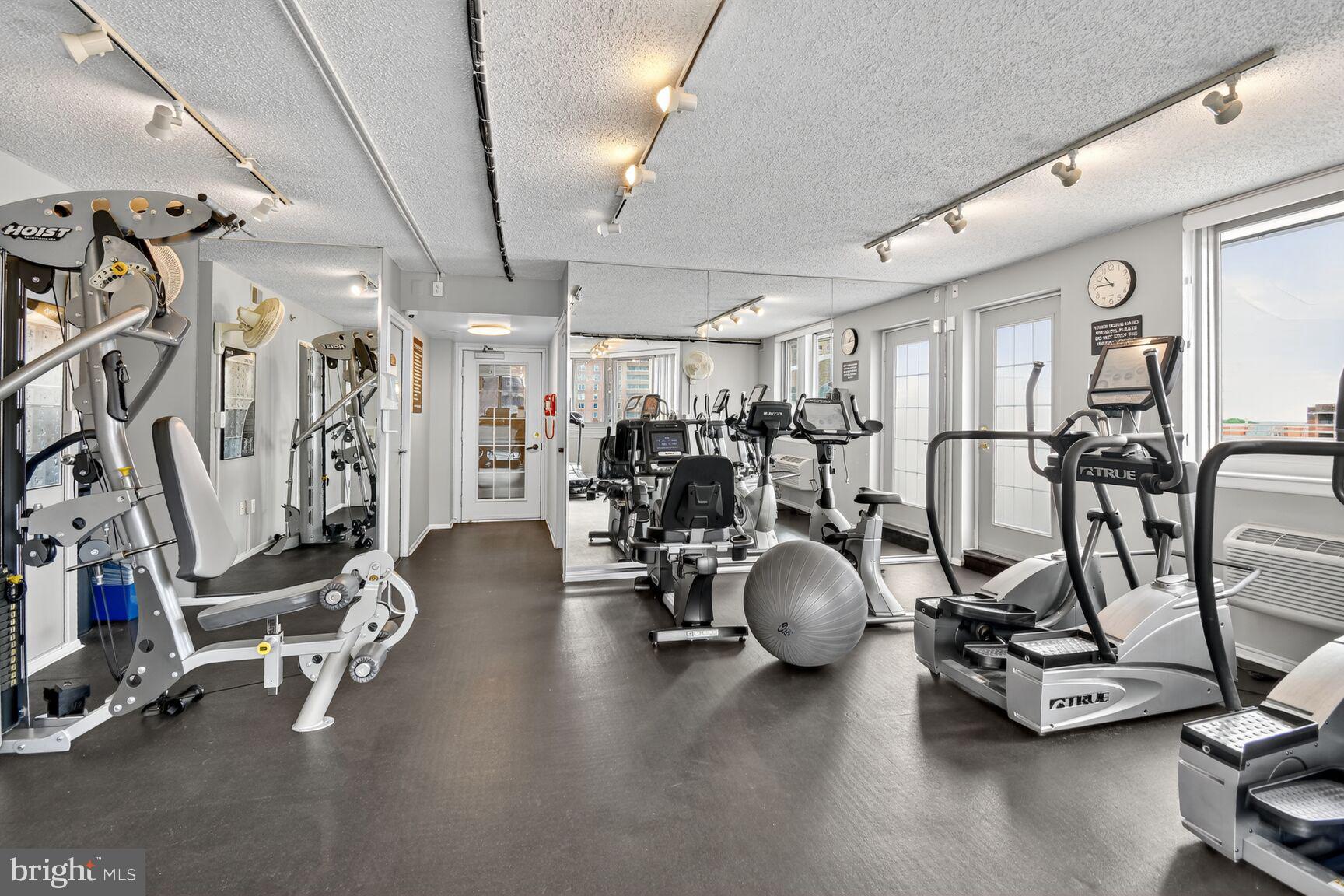 WESTVIEW AT BALLSTON METRO - Residential