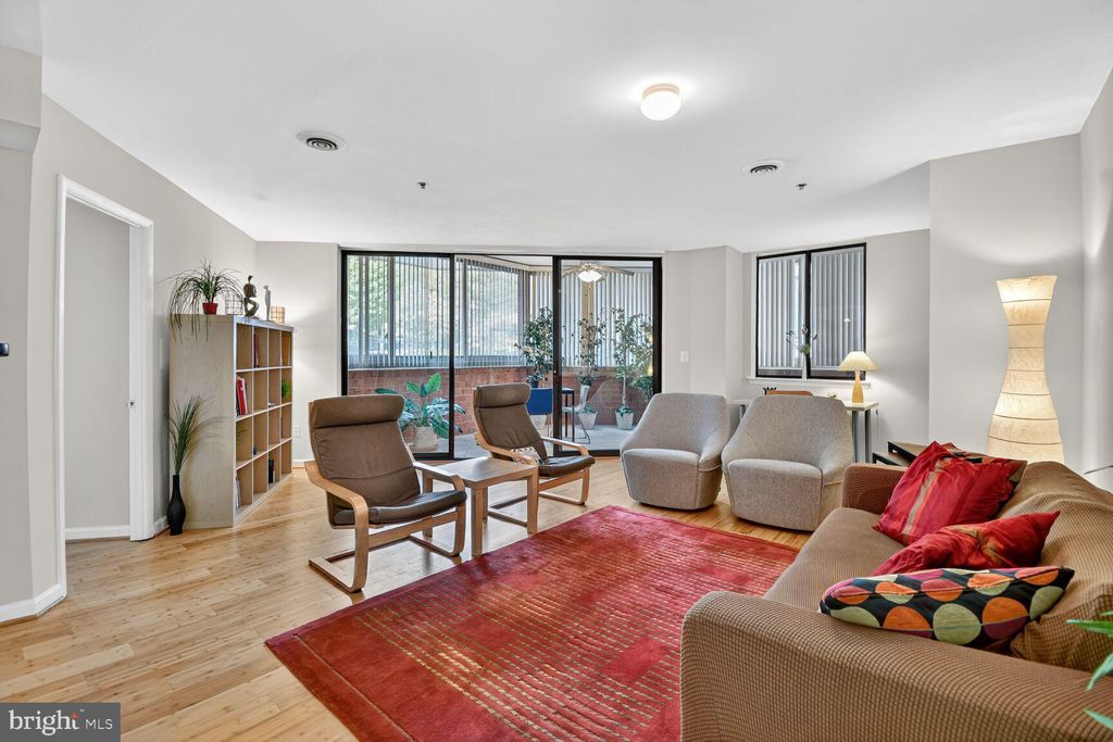 Photo of 1001 N Vermont Street #102, ARLINGTON, VA 22201 (MLS # VAAR2064744)