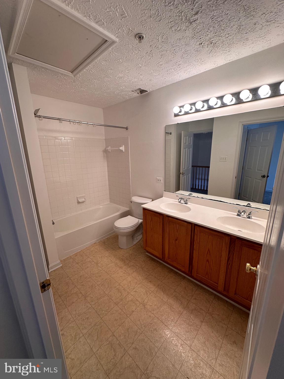 LOHR'S ORCHARD - Residential Lease