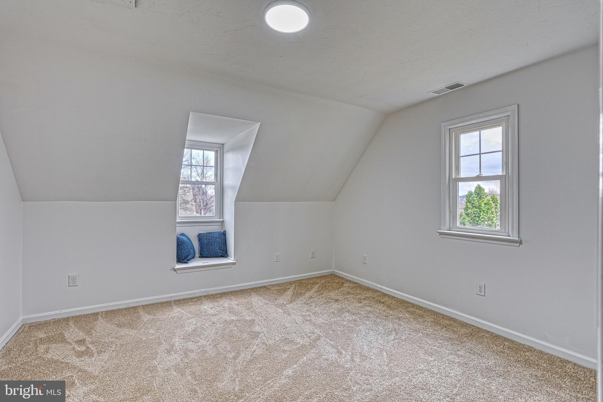 WASHINGTON SQUARE - Residential