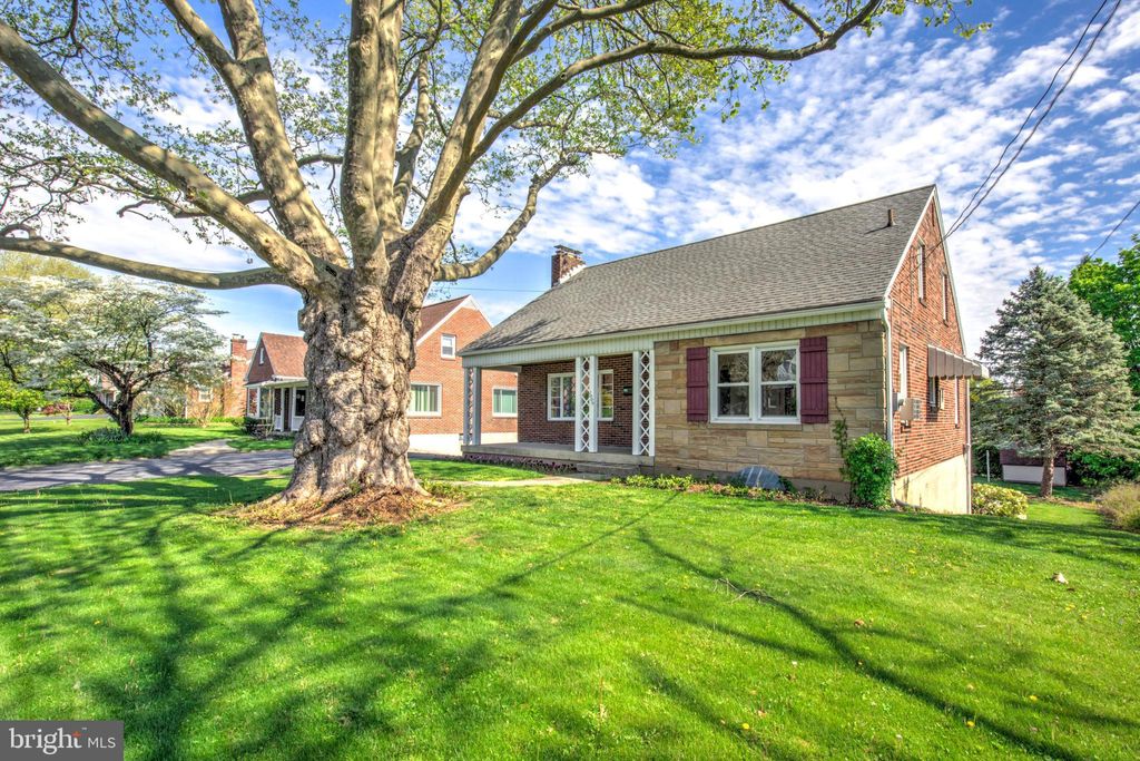 Photo of 1005 W Main Street, EPHRATA, PA 17522 (MLS # PALA2068798)