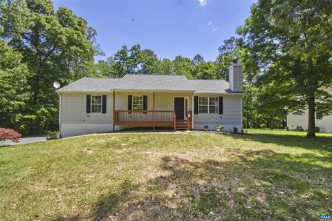 Homes For Sale - 19 Kiowa Ln Ln<br/> PALMYRA, VA 22963