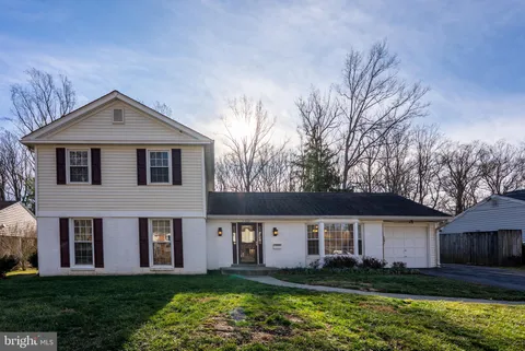 8209 Mockingbird Drive, Annandale, VA MLS: VAFX2285994