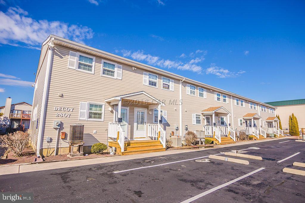 Spacious waterfront town home with deeded boat slip. New bulkhead, dock, piers, & front porch. Enjoy the maintenance free composite deck overlooking canal & boat slip...Interior updates include new flooring, carpet, bath fixtures and vanity on first floor along with new refrigerator and washer/dryer. Large private rear deck with storage underneath for your beach gear and or paddle board. Small self run association, 2 assigned parking spaces, low condo fee that includes wifi,flood & hazard insurance. Successful rental history. Note-washer and dryer can be relocated to closet in downstairs bathroom