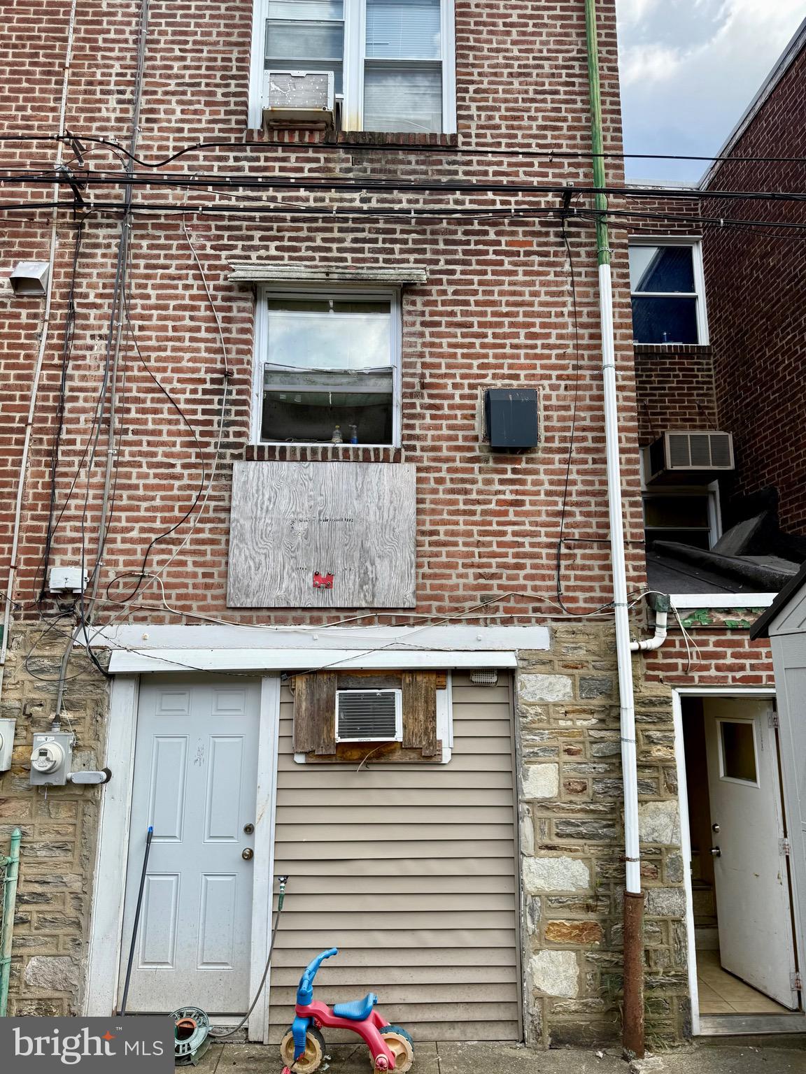 OXFORD CIRCLE - Residential