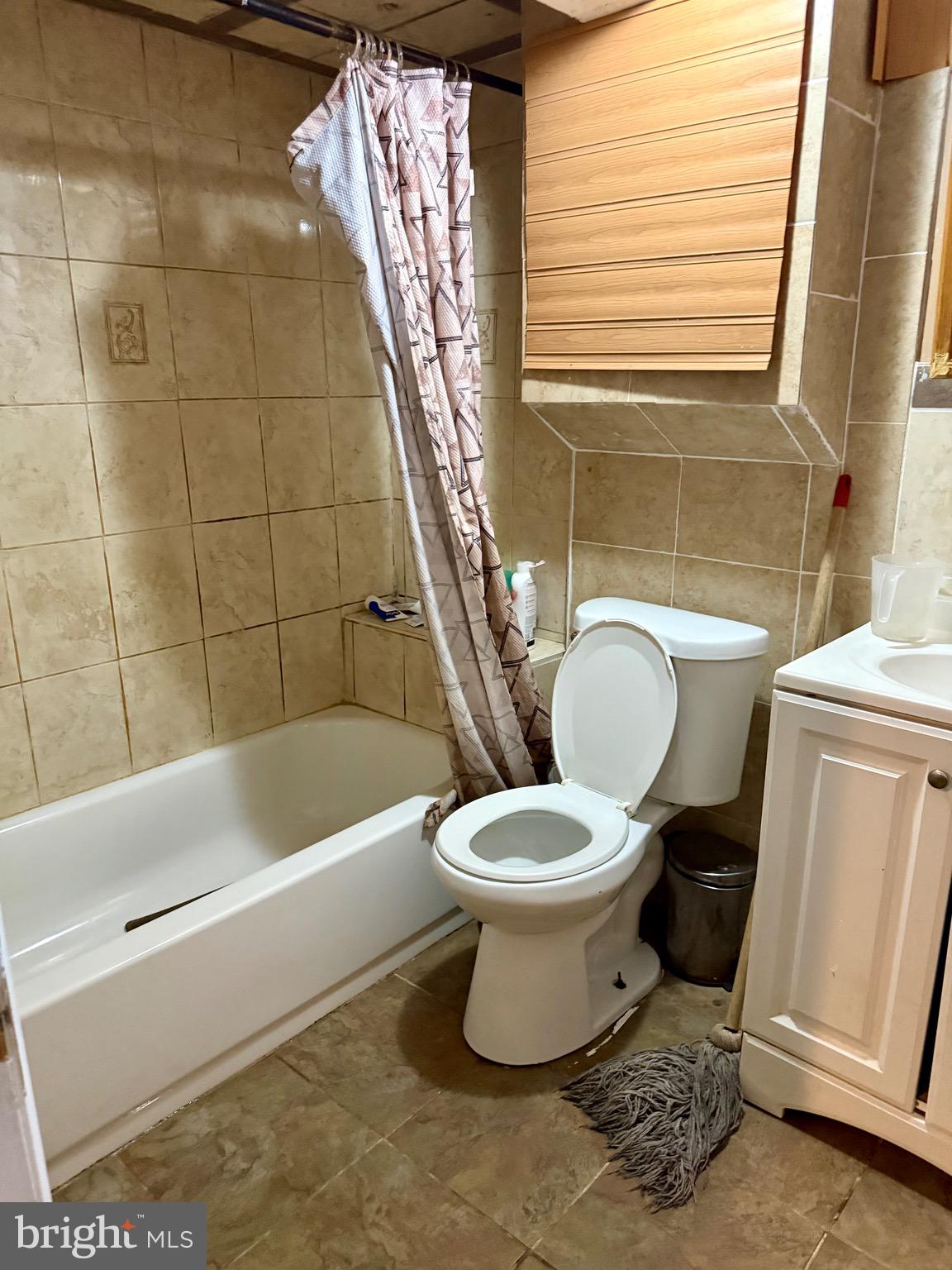 OXFORD CIRCLE - Residential