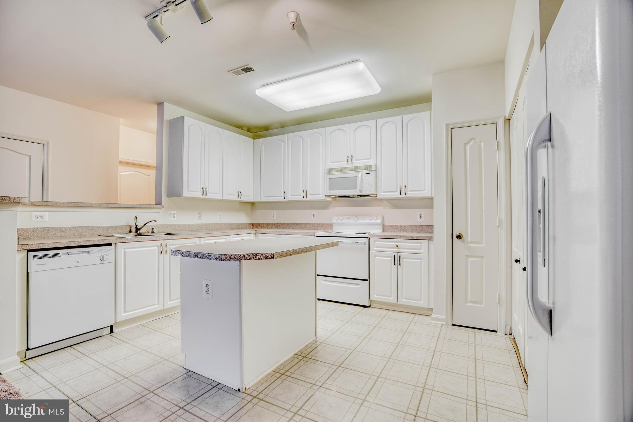 HIGH VIEW AT HUNT VALLEY - Residential