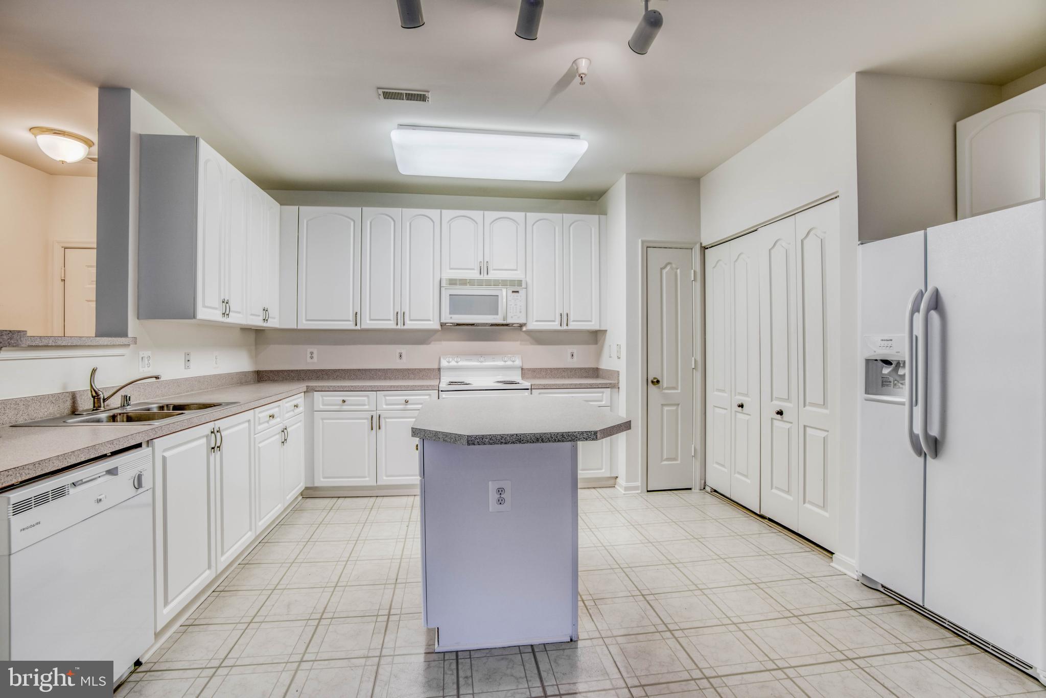 HIGH VIEW AT HUNT VALLEY - Residential