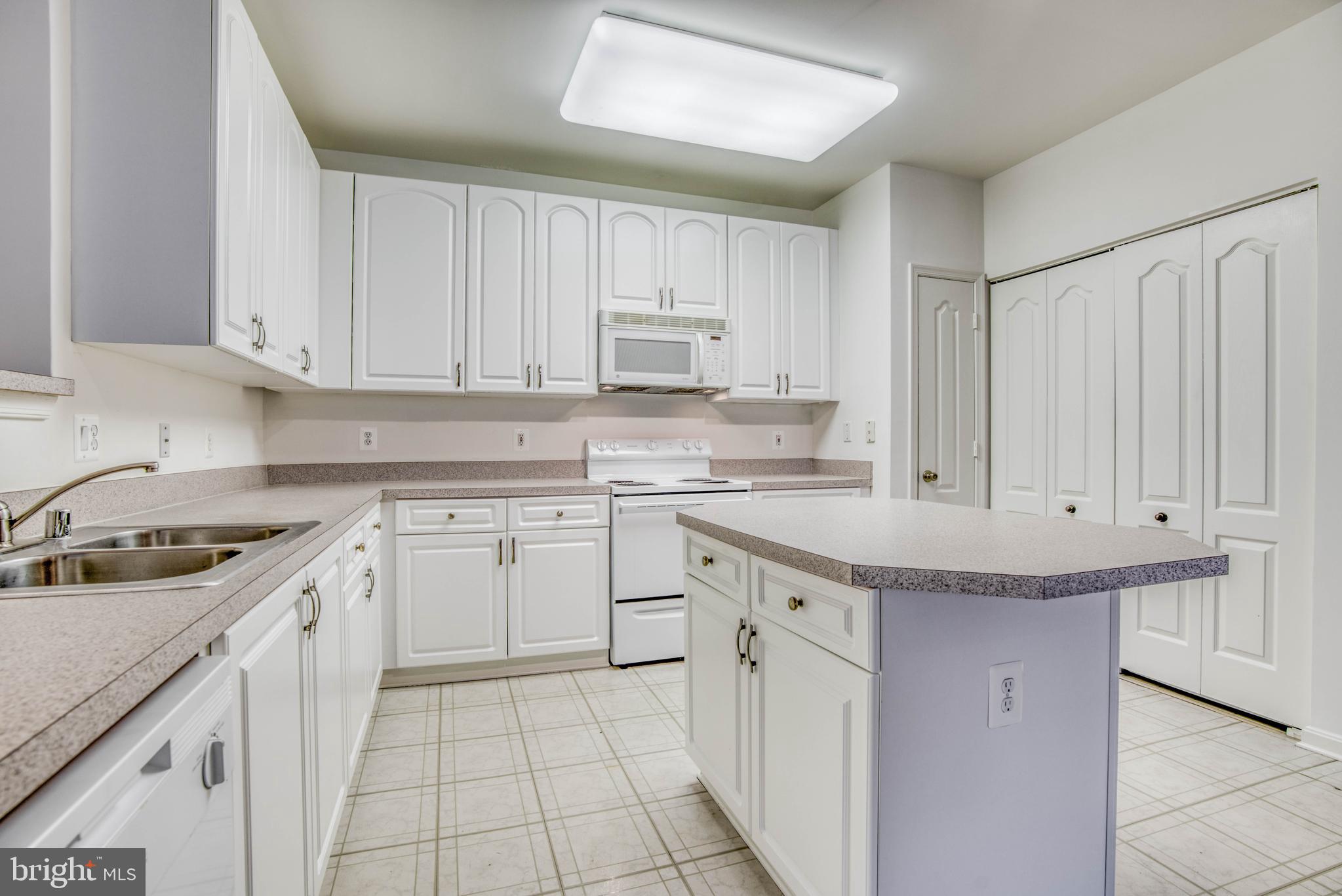 HIGH VIEW AT HUNT VALLEY - Residential