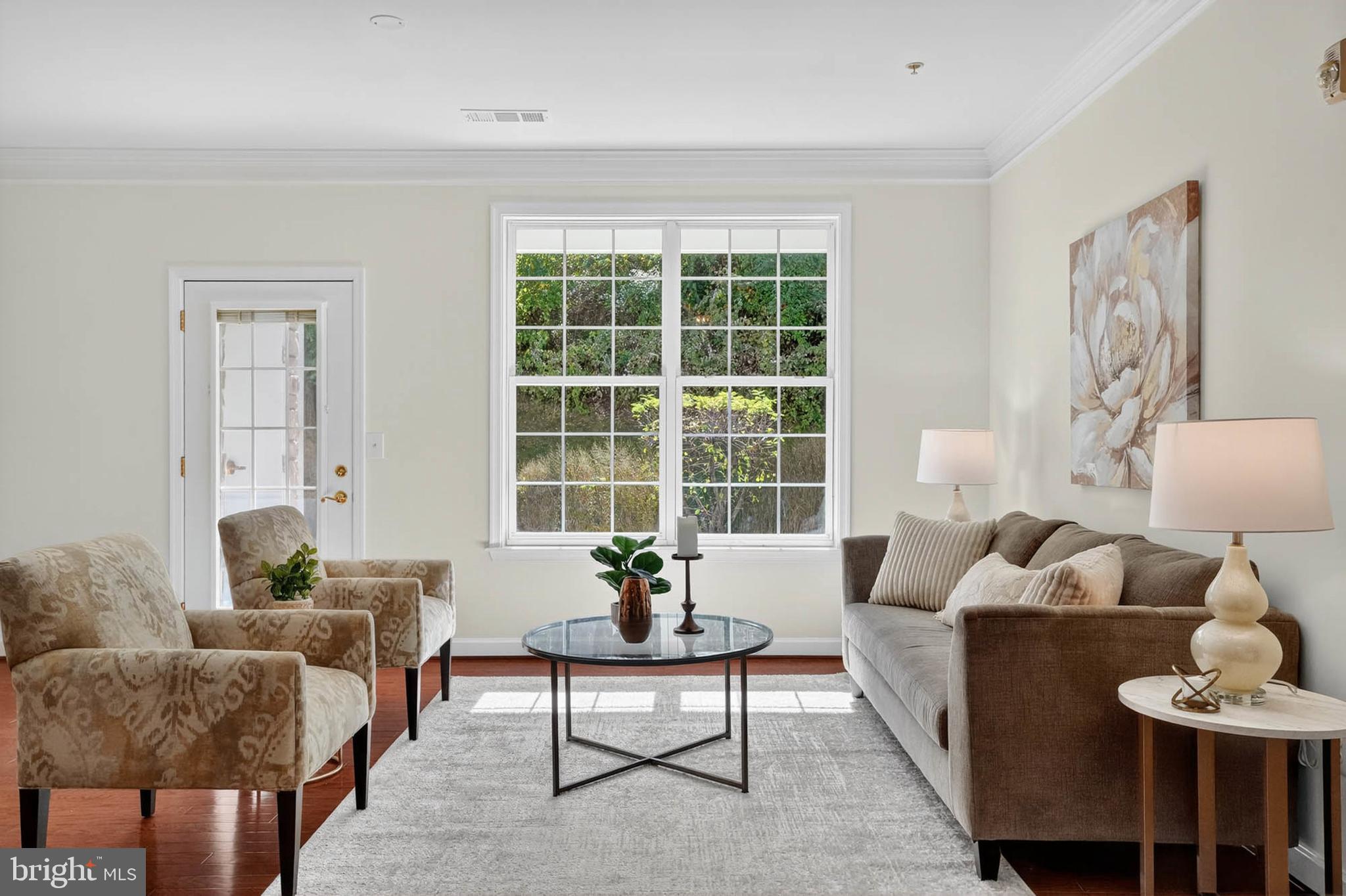 FOUR SEASONS - Residential