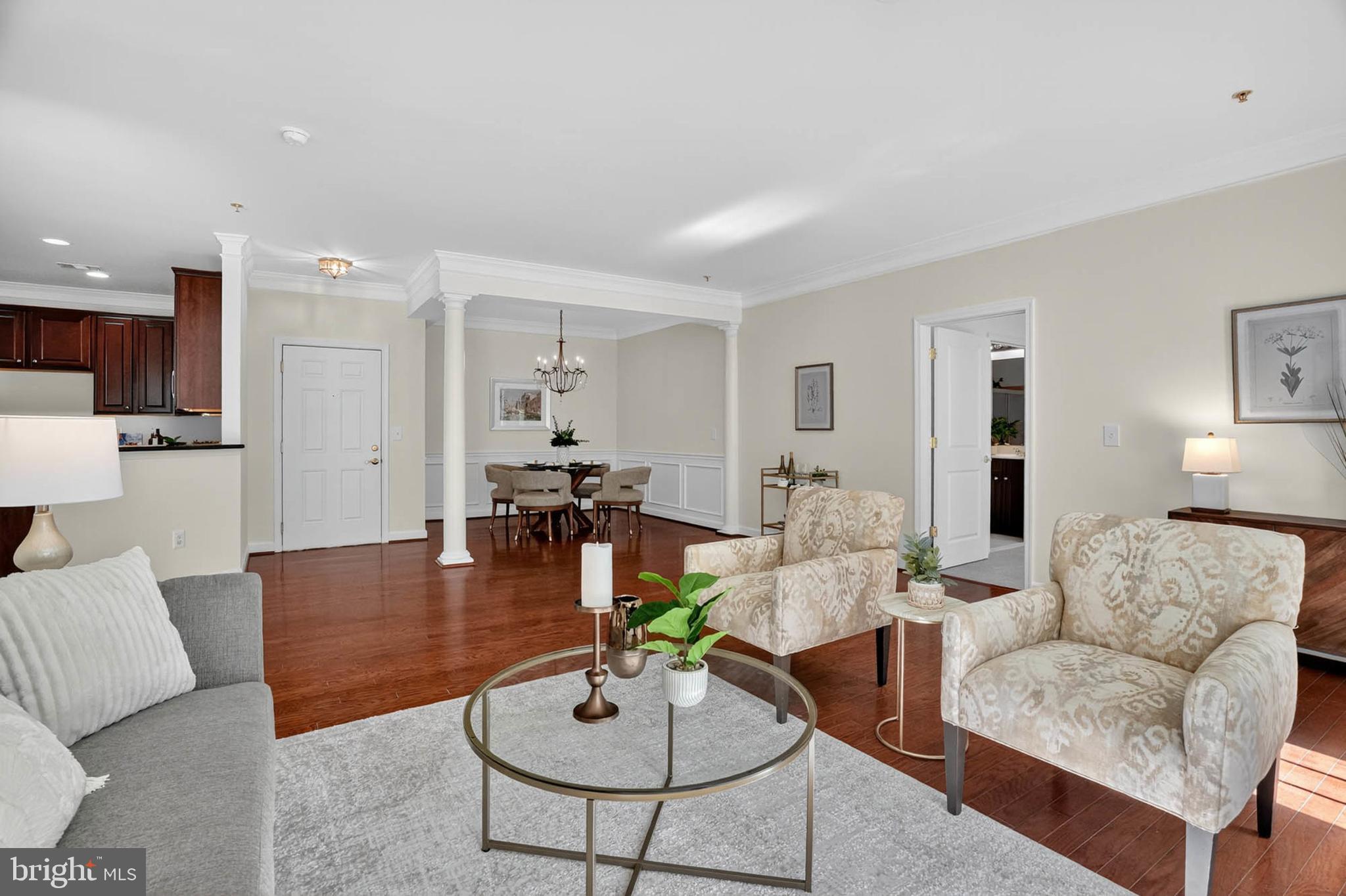 FOUR SEASONS - Residential