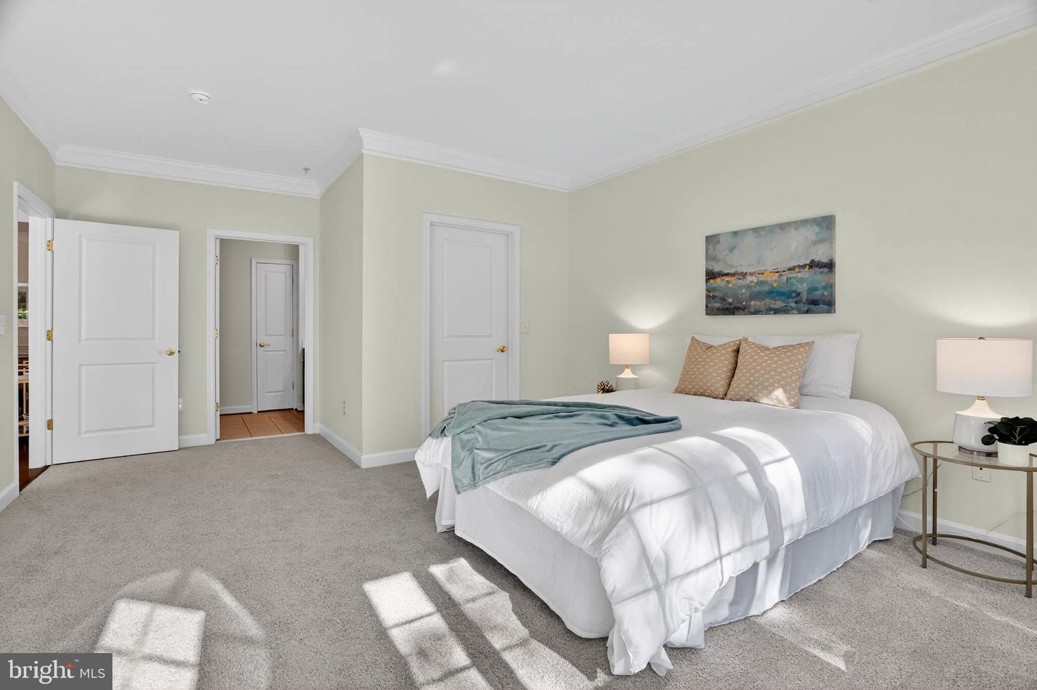 FOUR SEASONS - Residential