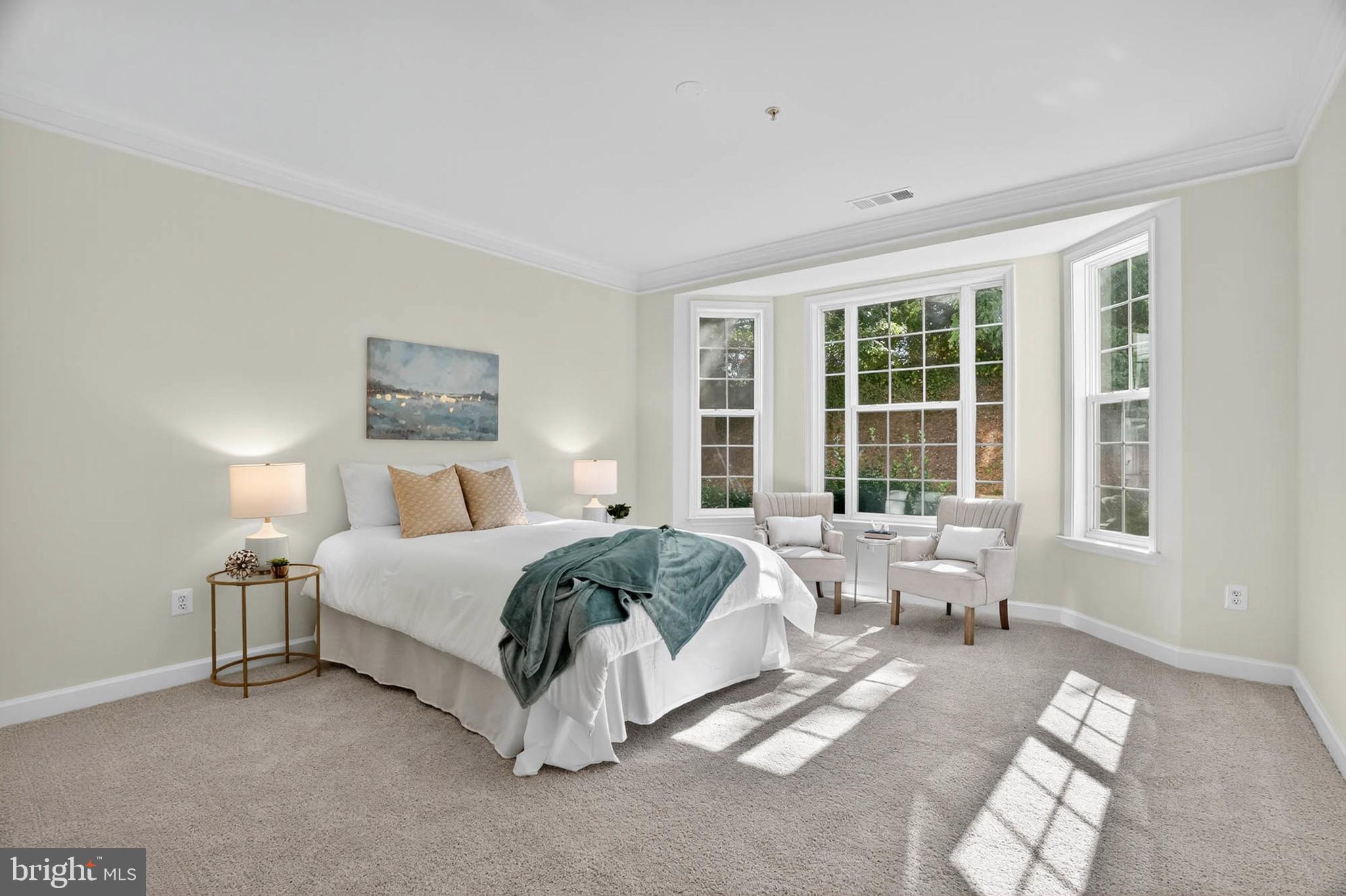 FOUR SEASONS - Residential