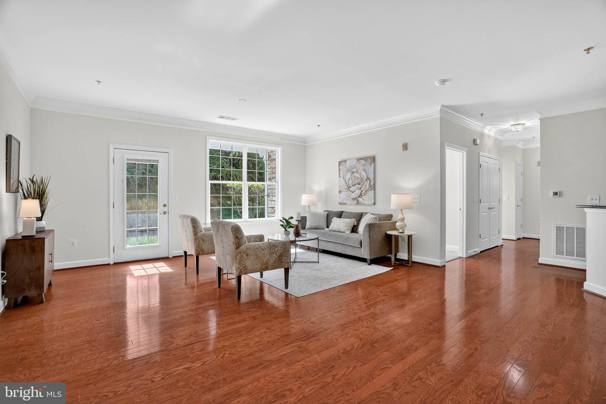 FOUR SEASONS - Residential