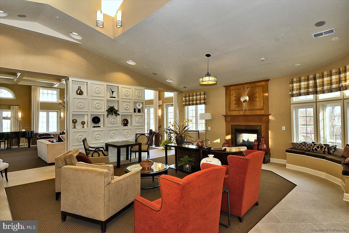 FOUR SEASONS - Residential