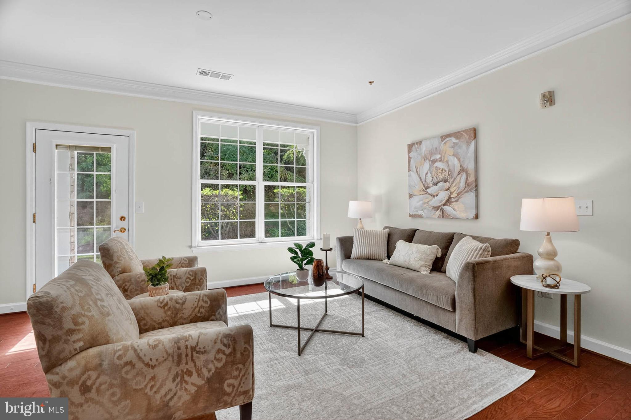 FOUR SEASONS - Residential