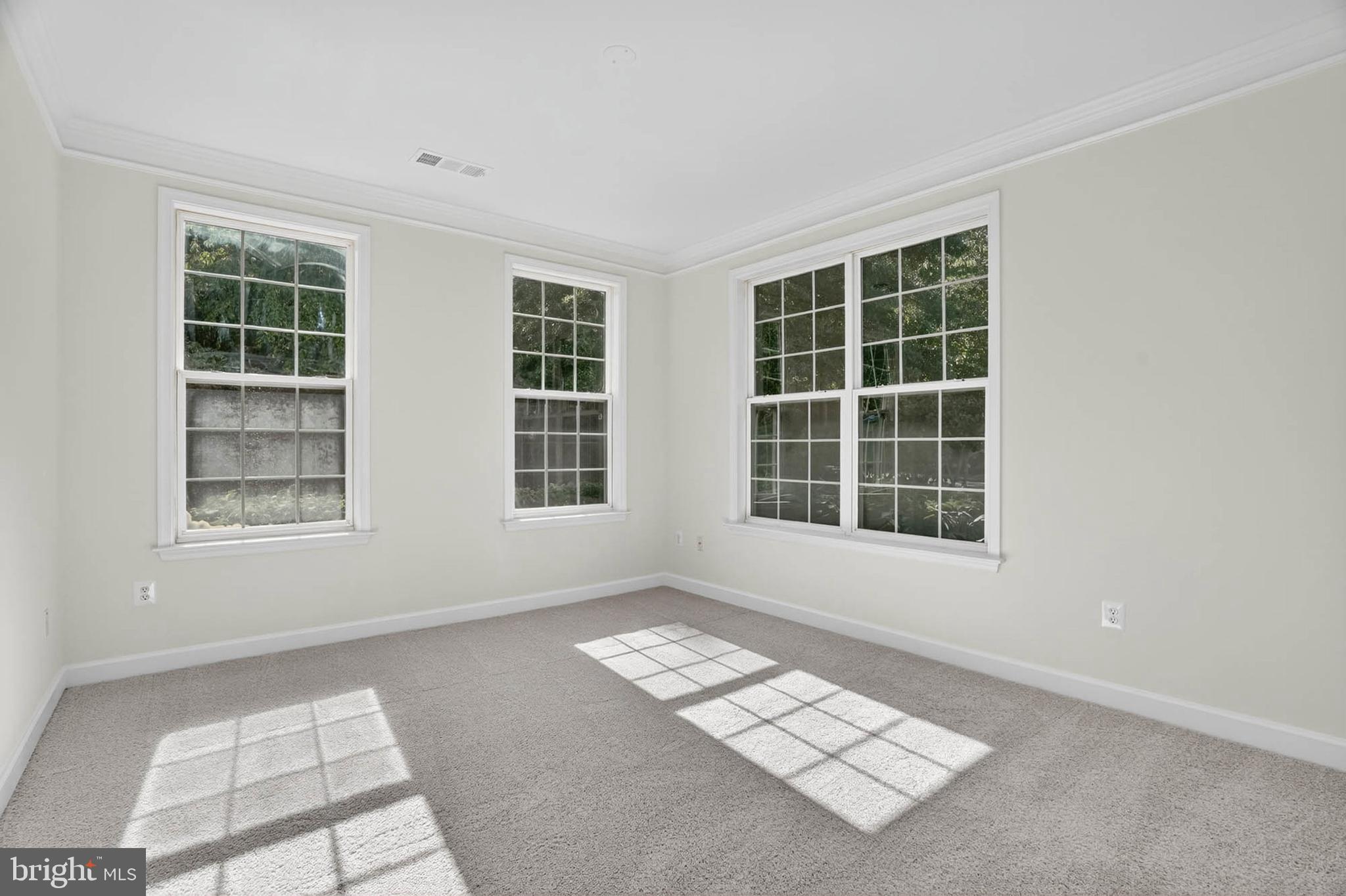 FOUR SEASONS - Residential
