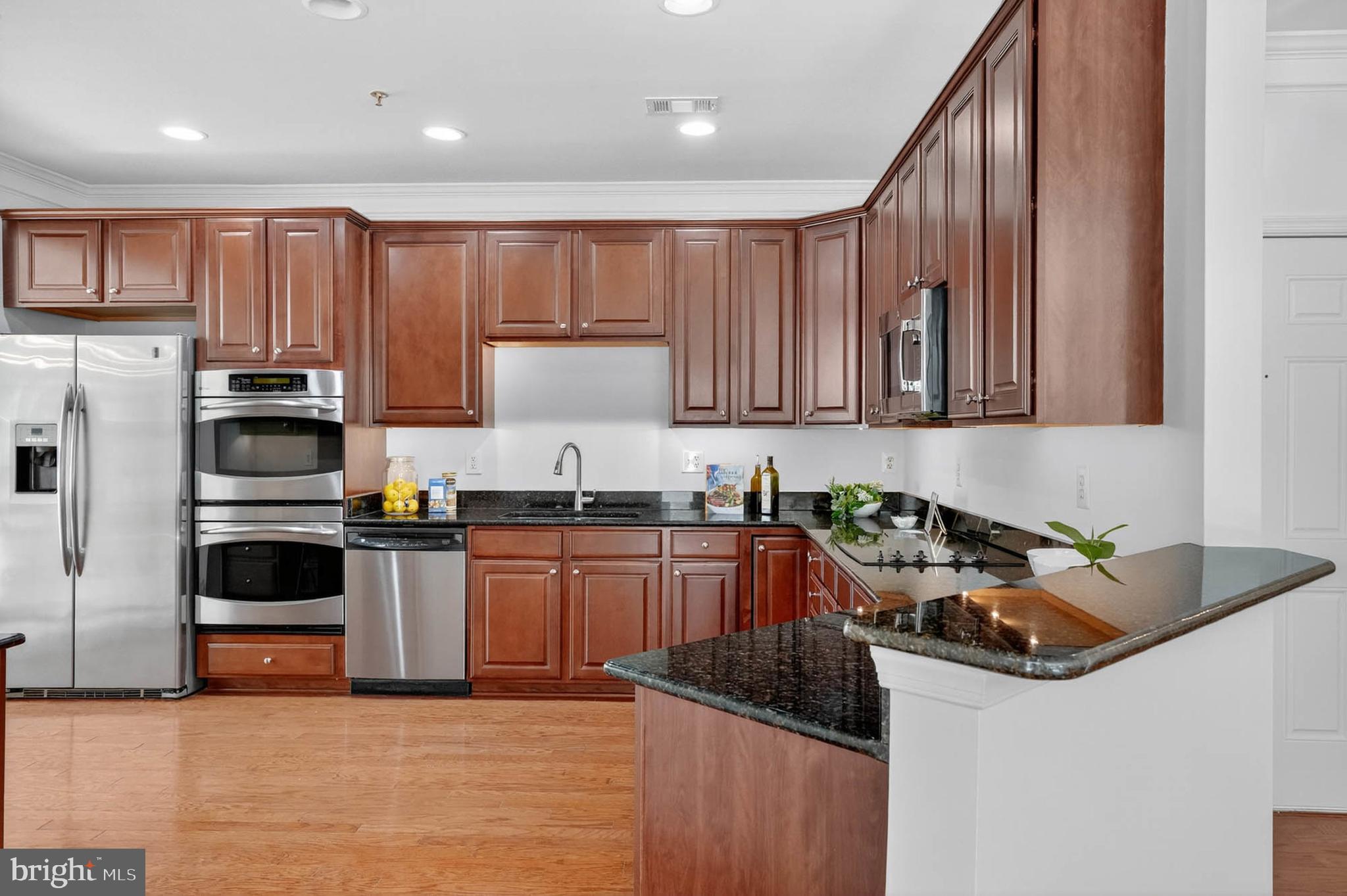 FOUR SEASONS - Residential