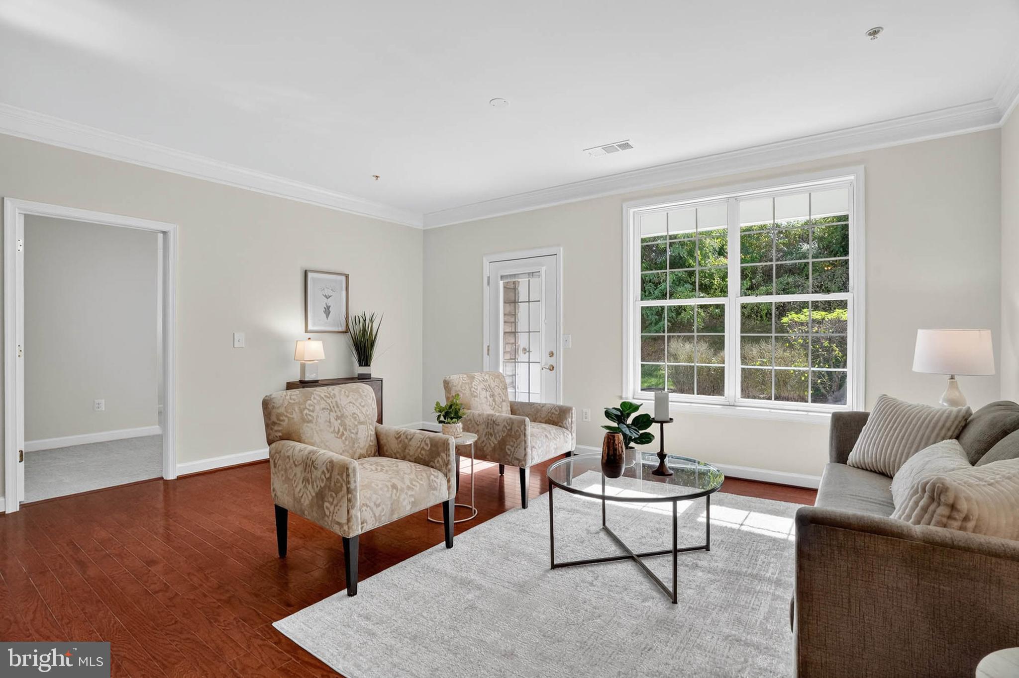 FOUR SEASONS - Residential