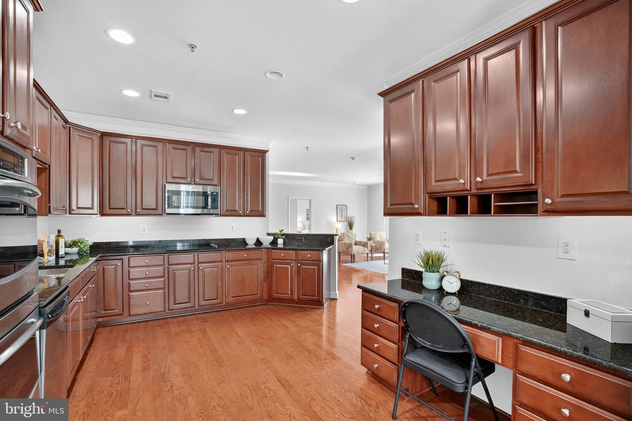 FOUR SEASONS - Residential