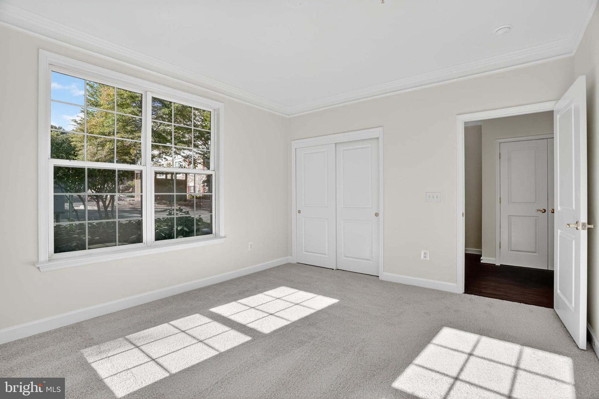FOUR SEASONS - Residential
