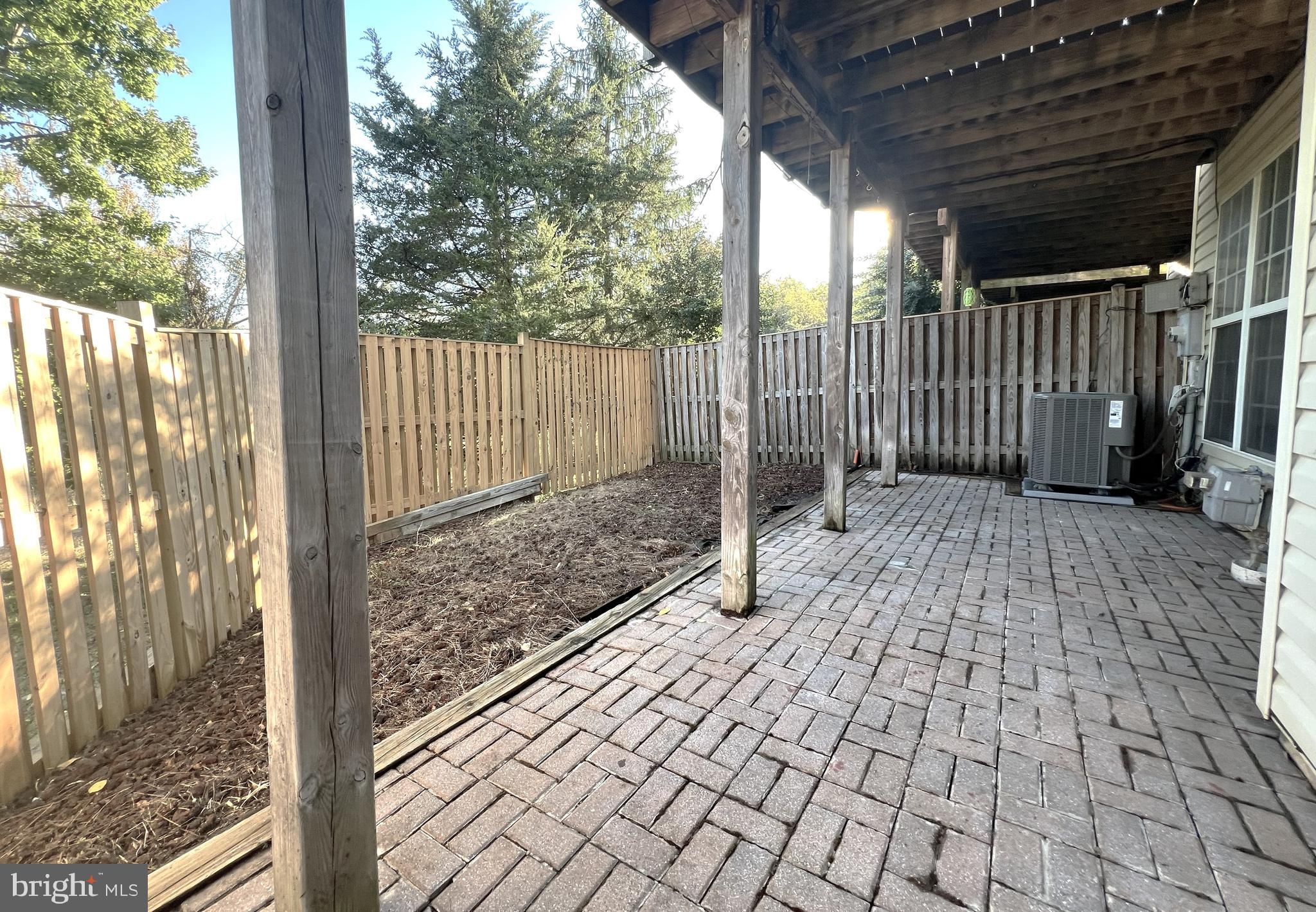 SQUIRREL HILL - Residential Lease