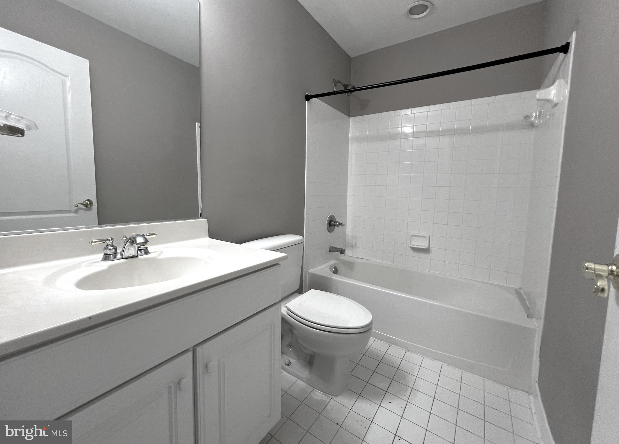 SQUIRREL HILL - Residential Lease