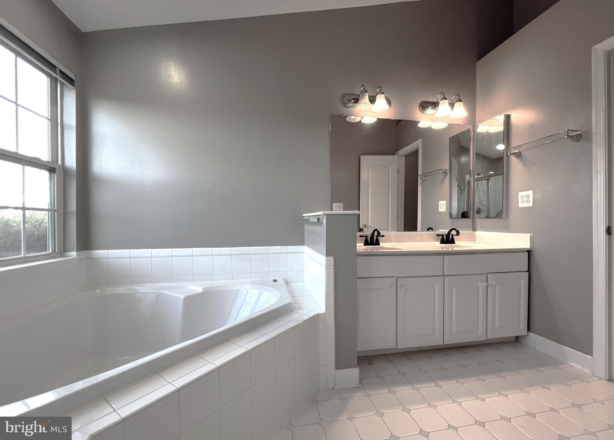 SQUIRREL HILL - Residential Lease