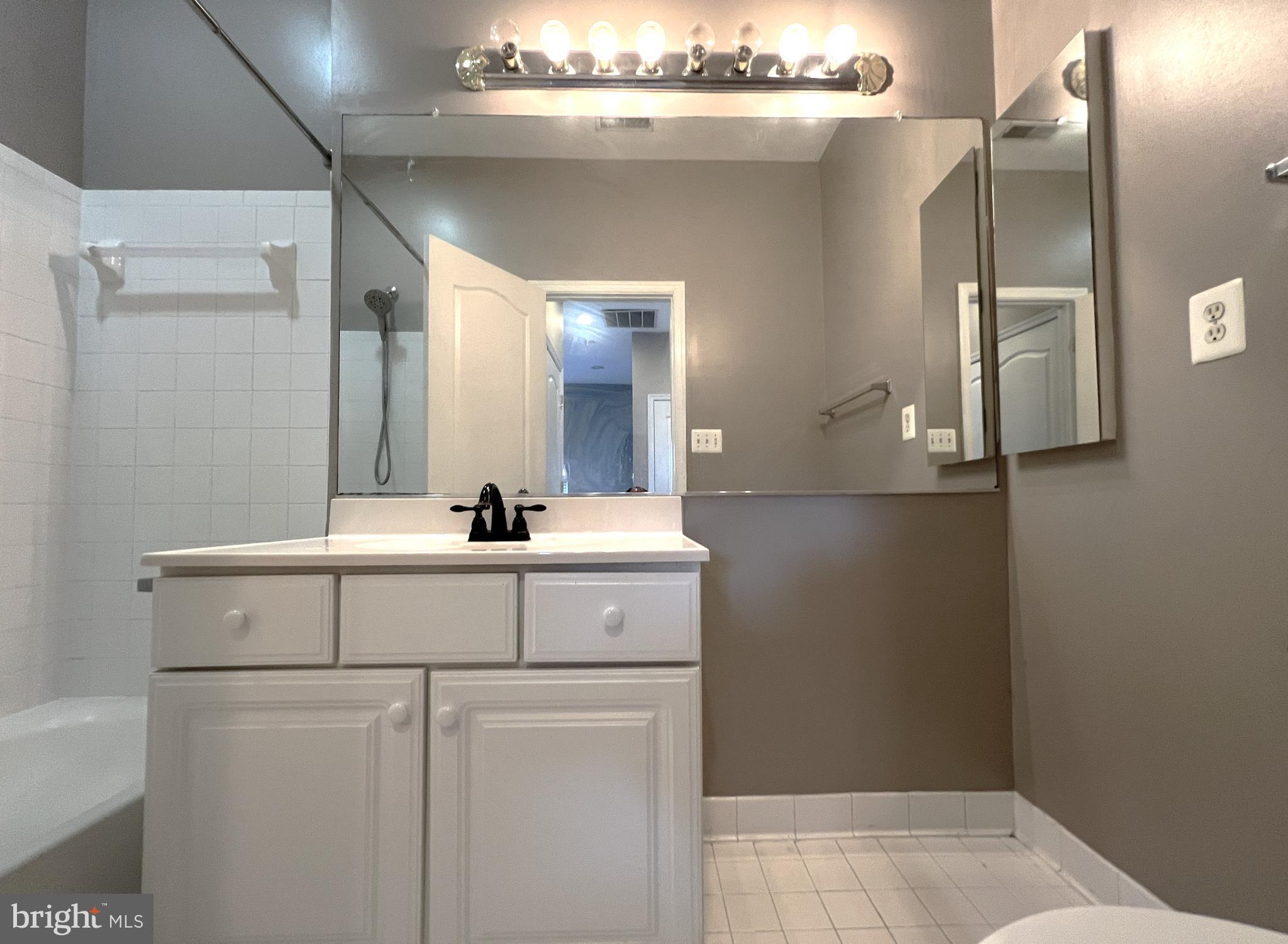 SQUIRREL HILL - Residential Lease