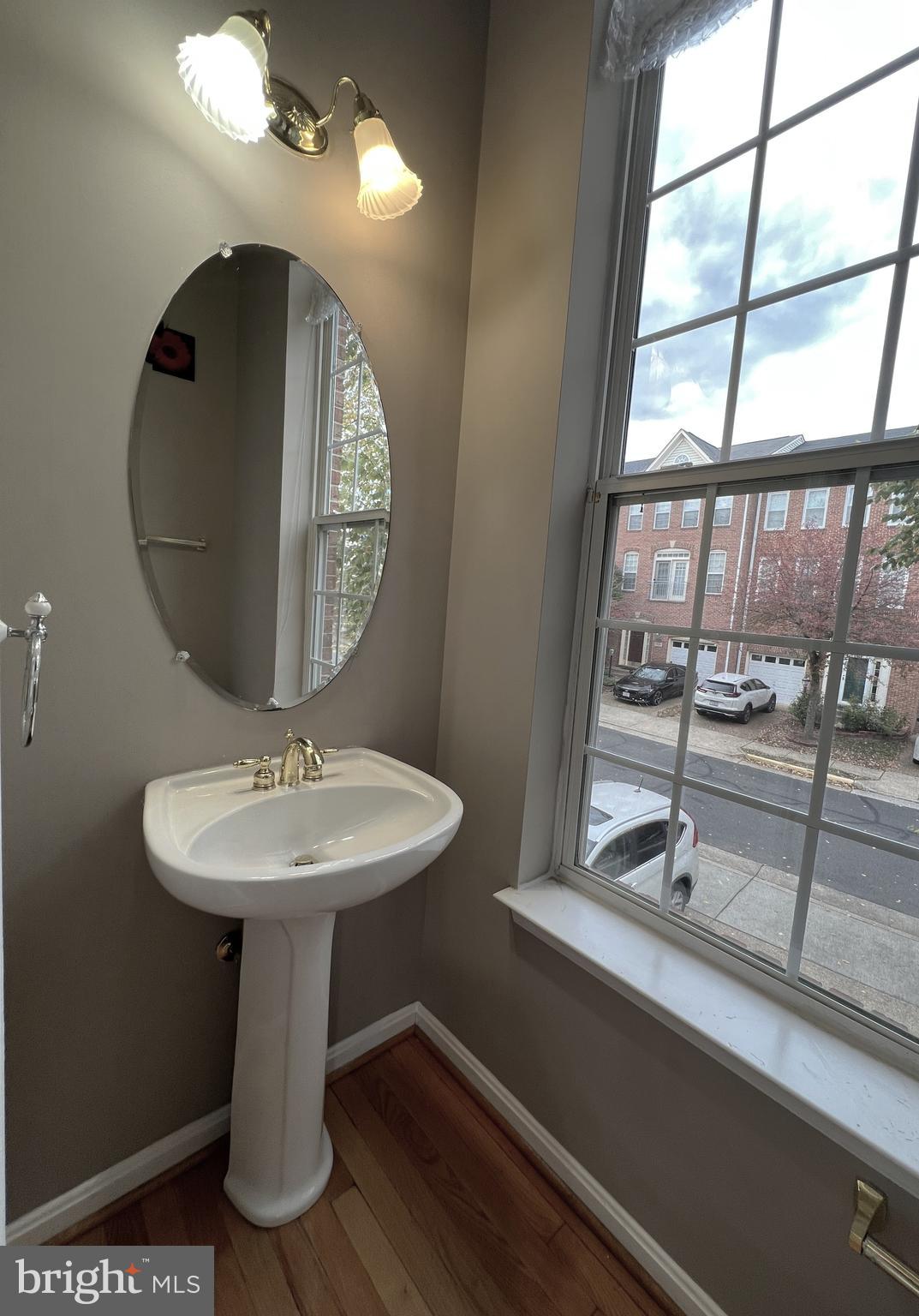 SQUIRREL HILL - Residential Lease