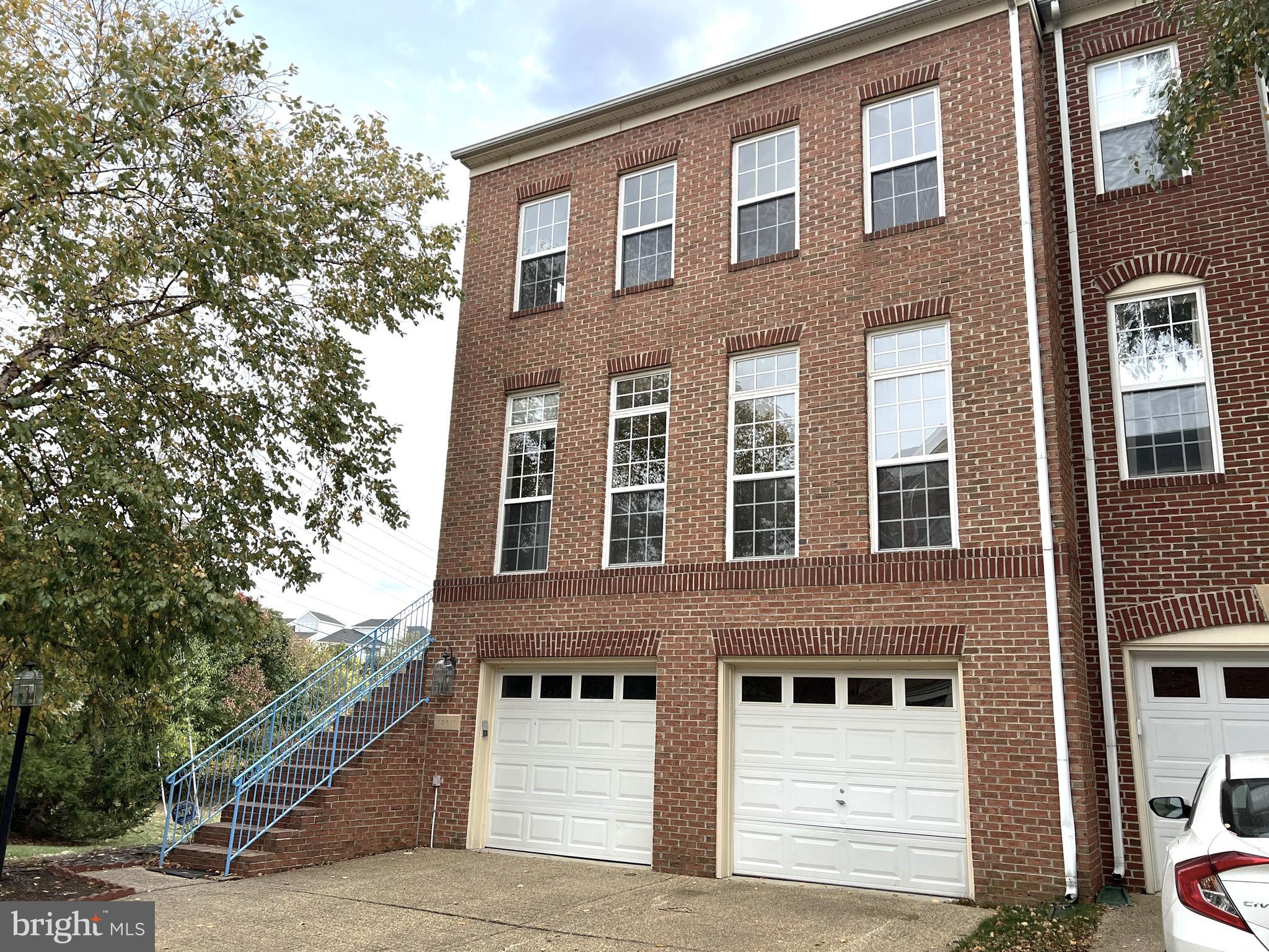 SQUIRREL HILL - Residential Lease