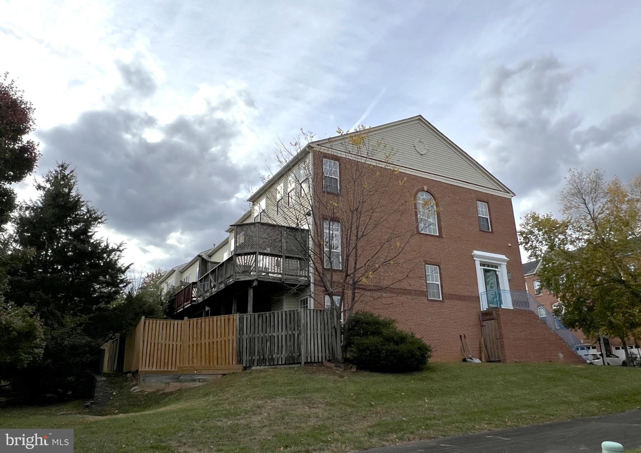 SQUIRREL HILL - Residential Lease