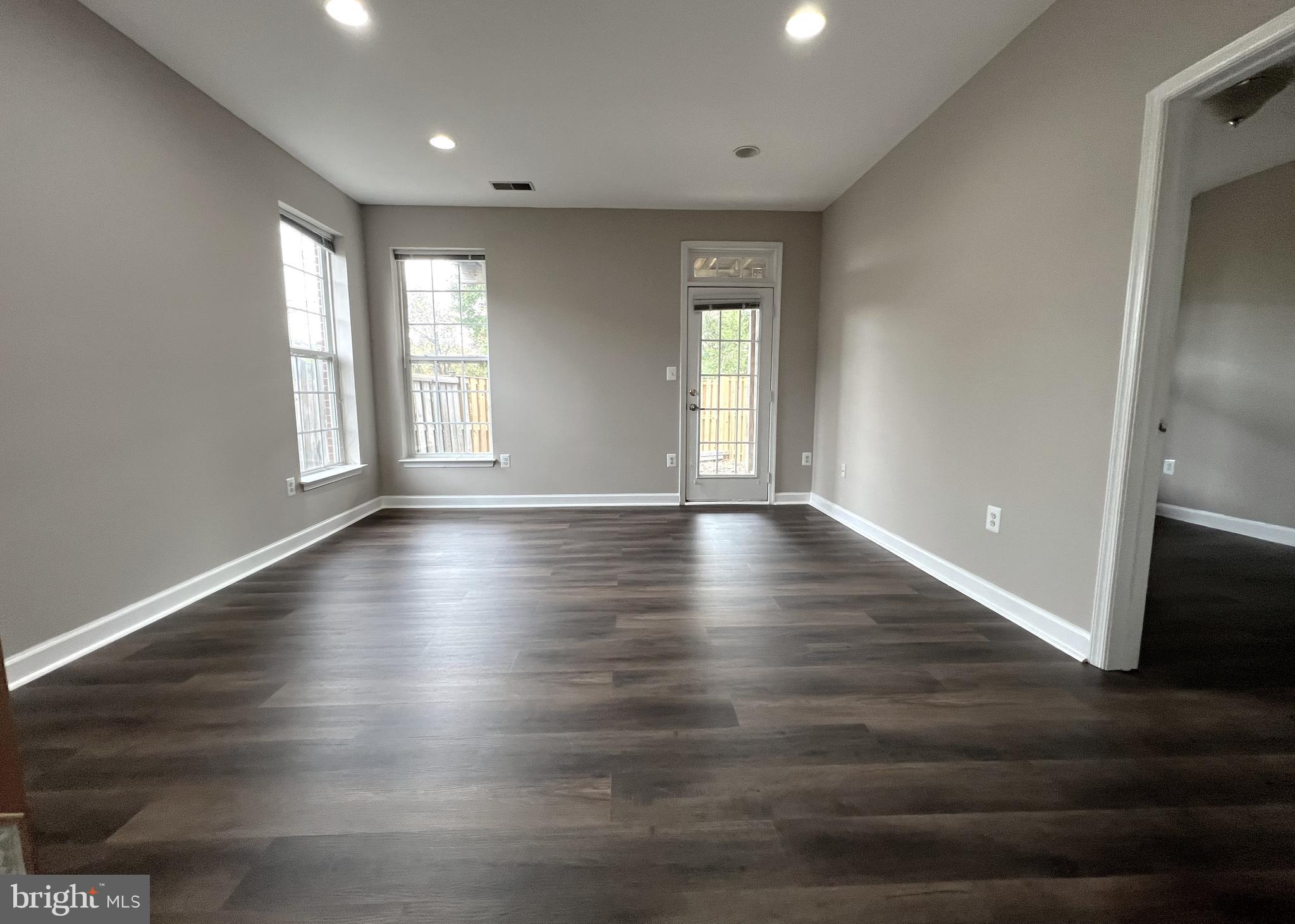 SQUIRREL HILL - Residential Lease