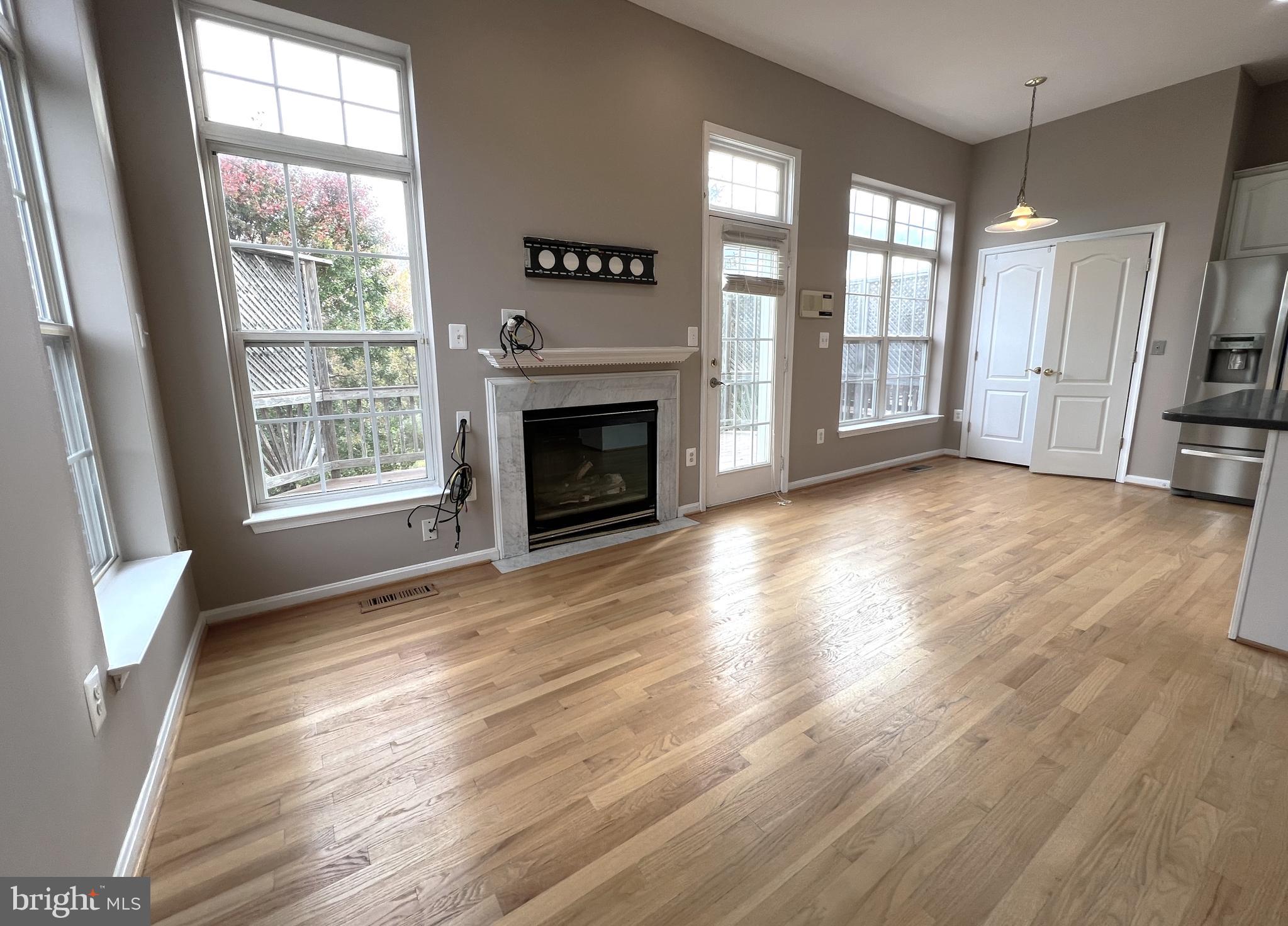 SQUIRREL HILL - Residential Lease