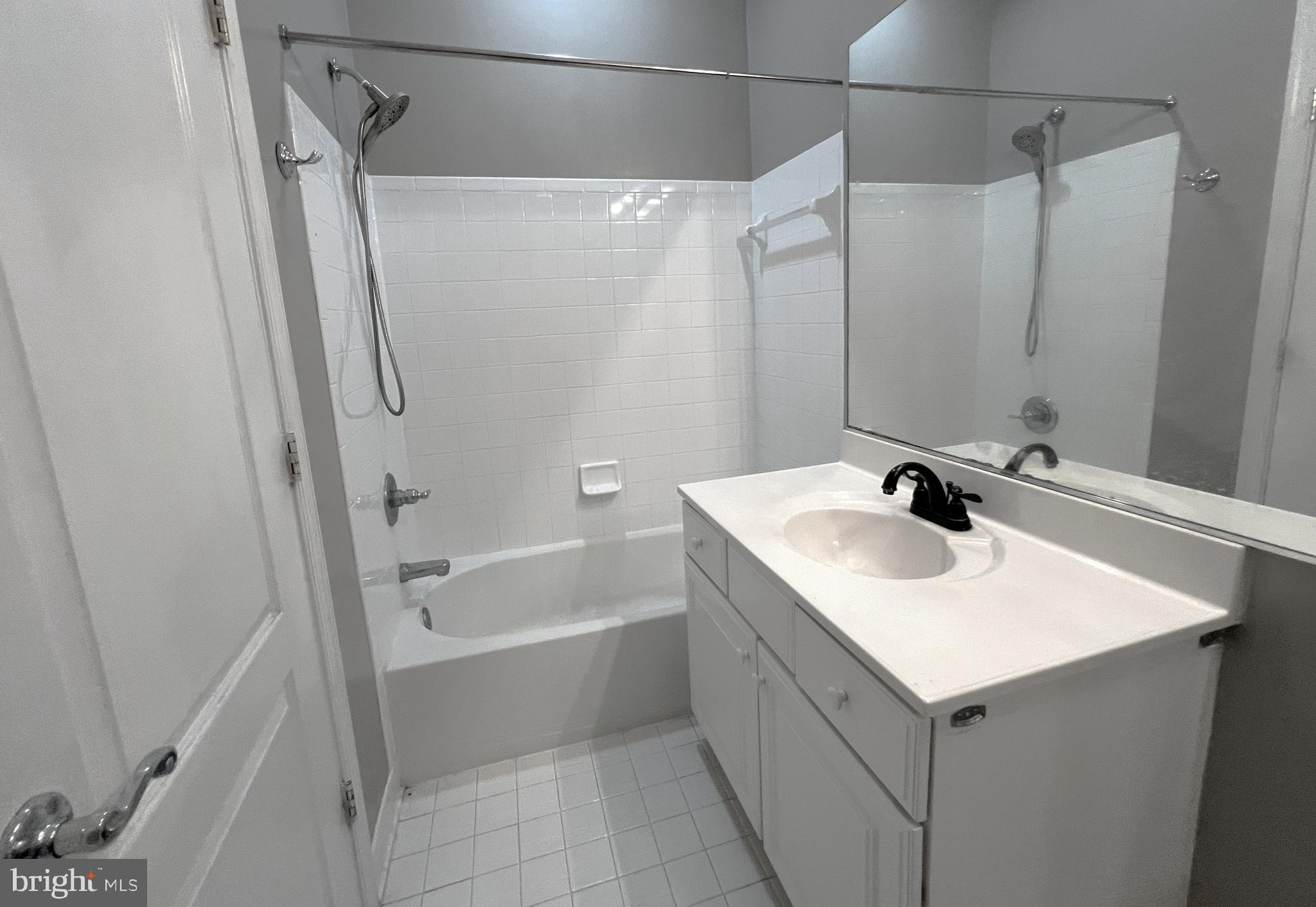 SQUIRREL HILL - Residential Lease