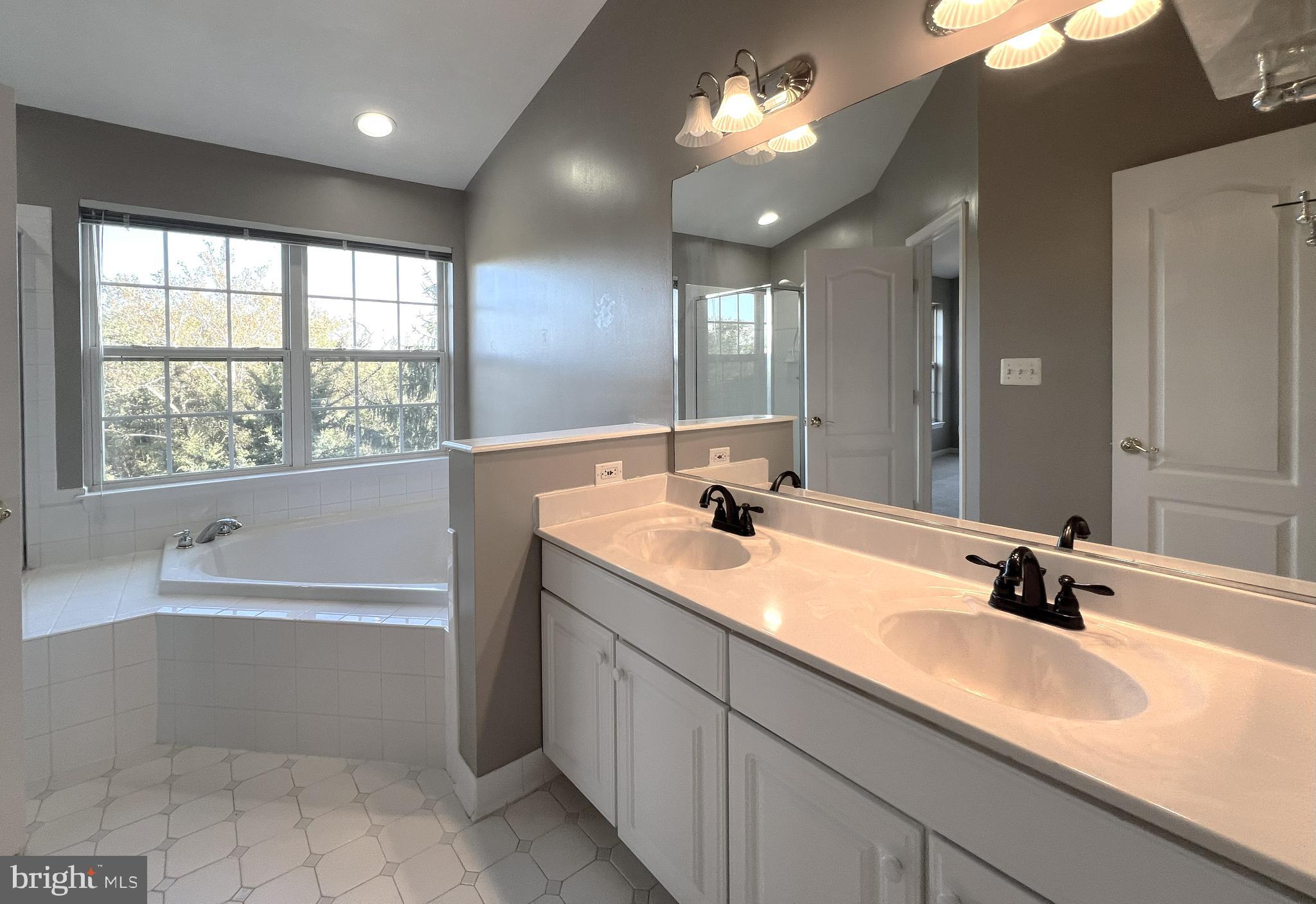 SQUIRREL HILL - Residential Lease